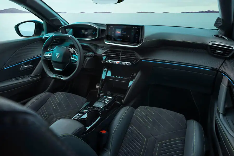 Peugeot e-208 facelift interior