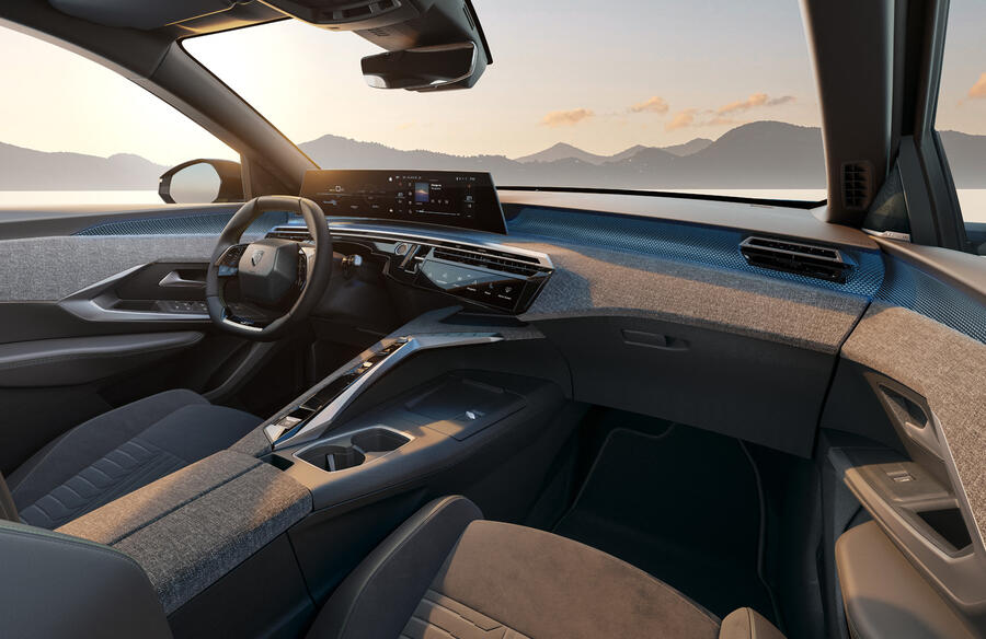 Peugeot e 3008 interior right hand side