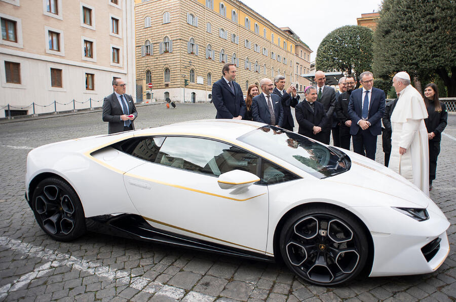 pope-lamborghini-huracan-1 taciki.ru