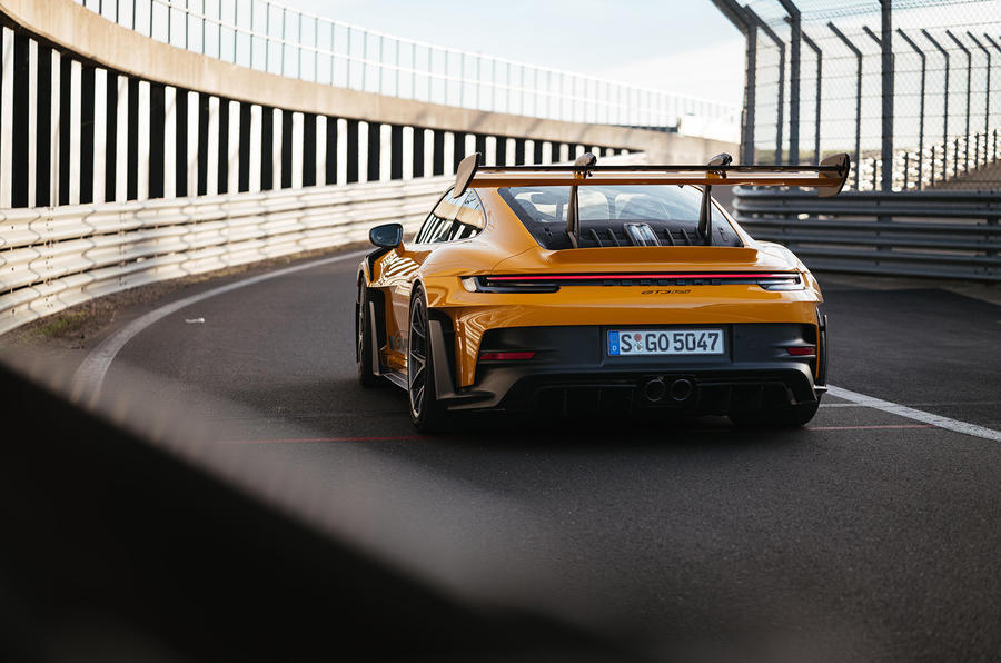 Porsche 911 gt3 rs 18 back panning 0 1