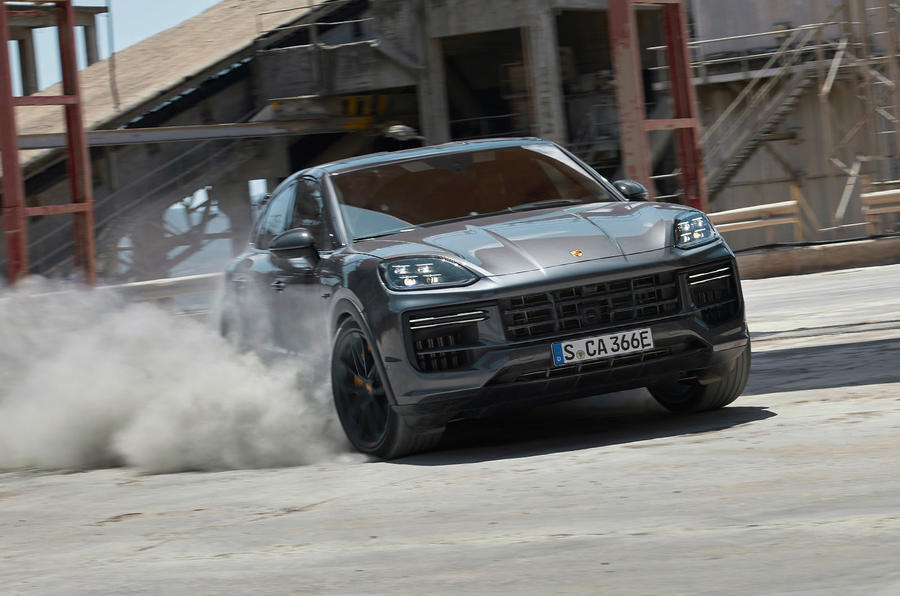 Porsche cayenne 2023 01 cornering front