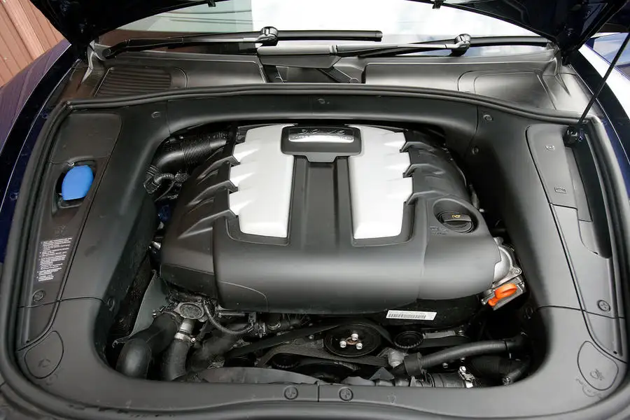 Porsche cayenne s engine bay