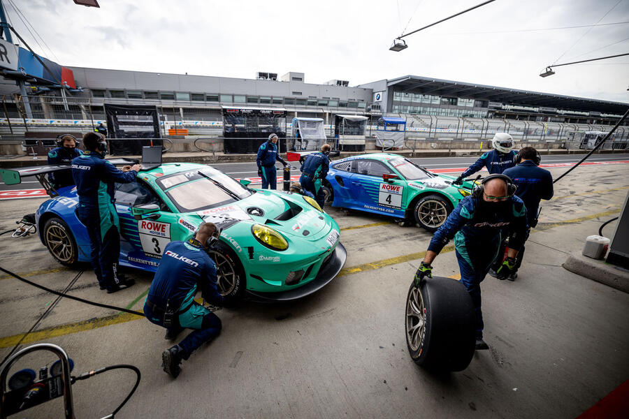 Porsche at nurburgring tyre change   peter dunbreck