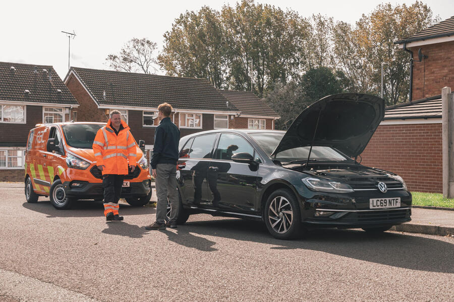 RAC recovery van with broken down VW Golf