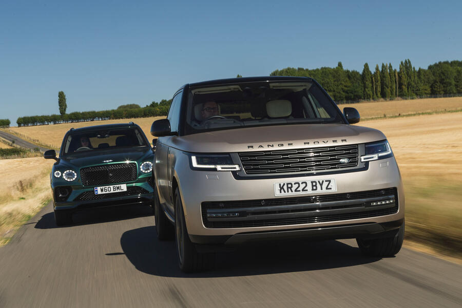 Range rover 2022 with bentley bentayga s 2022 front tracking