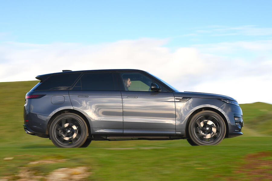 Range rover sport 2022 side tracking