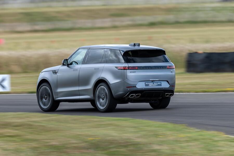 Range rover sport at goodwood circuit 22 038