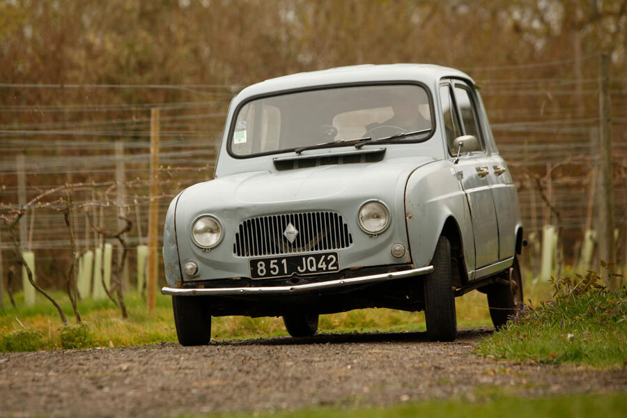 Renault 4 torneamento frontal