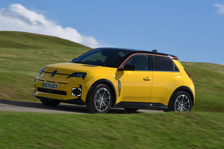 Renault 5 front quarter tracking