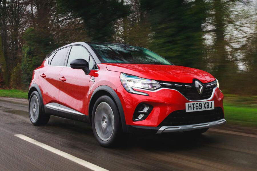 Renault Captur front quarter driving