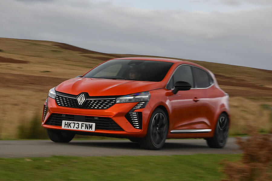 Renault Clio front quarter tracking
