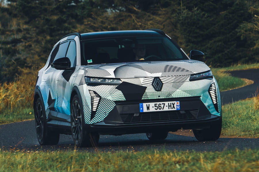 Renault Scenic prototype driving – front