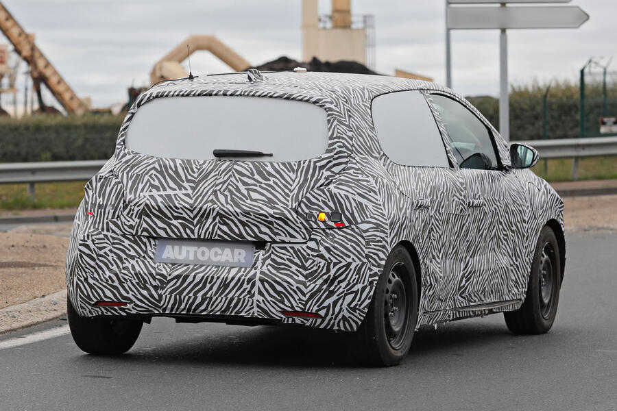 Renault Twingo prototype camo â€“ rear quarter tracking