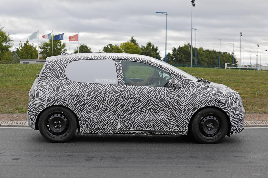 Renault Twingo prototype camo â€“ side tracking