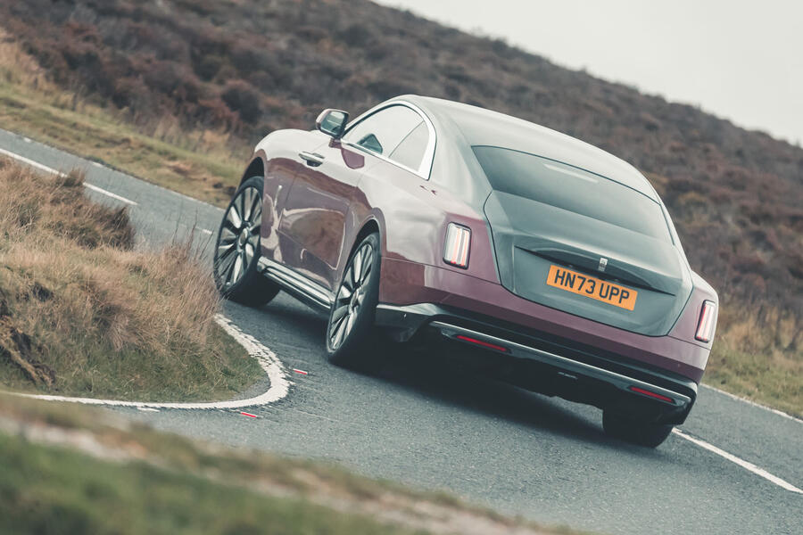 Rolls-Royce Spectre cornering – rear