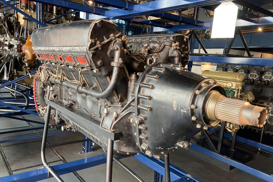 Rolls r engine pic by je