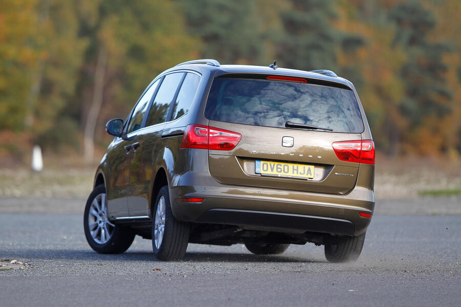 Brown Seat Alhambra hard cornering â€“ rear