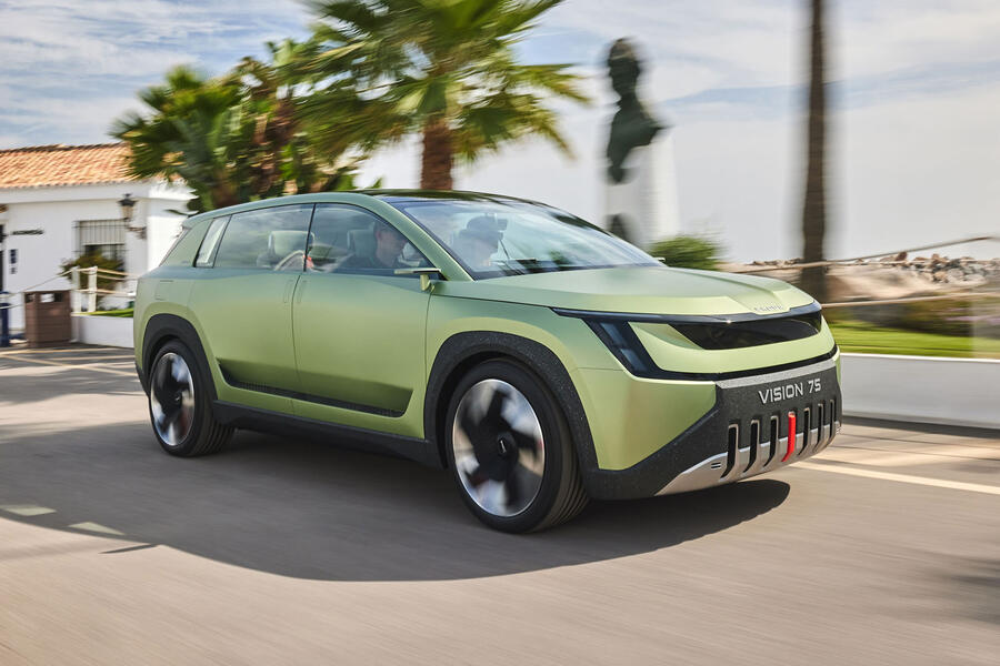 Skoda vision 7s front quarter tracking 2022