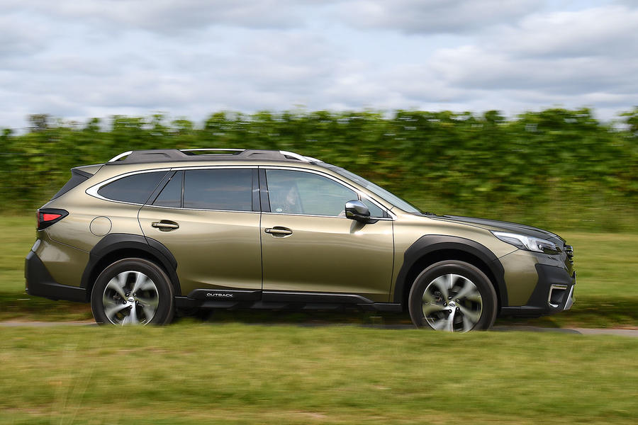 Subaru outback review 2023 02 panning 0