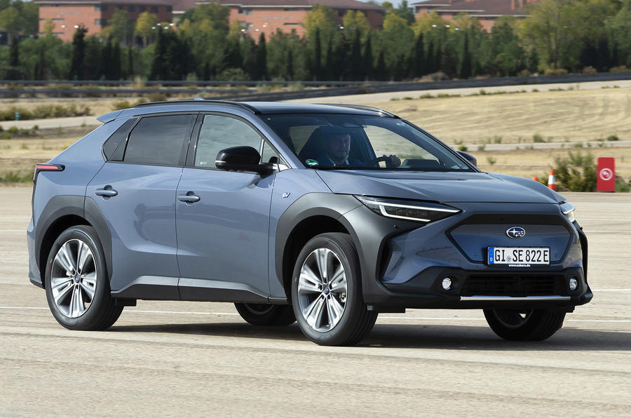 Subaru solterra 01 side panning 0