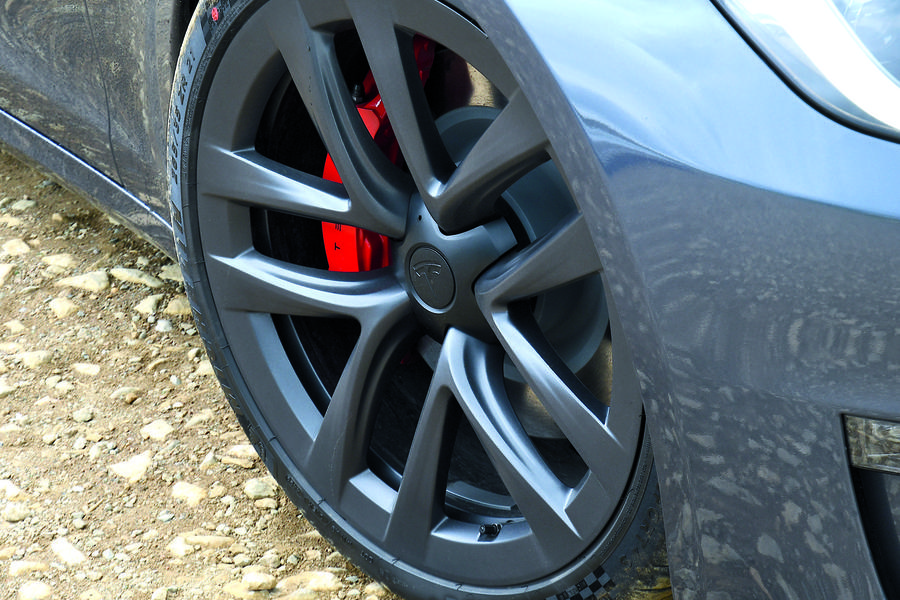 Tesla model s plaid black wheels