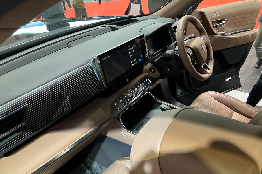 Frente interior do Toyota Century SUV – Salão Automóvel de Tóquio 2023