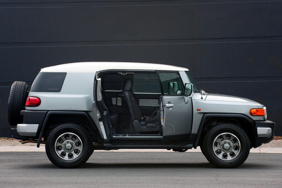 Toyota fj cruiser side door open