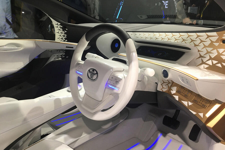丰田LQ概念车，自驾电动掀背车
