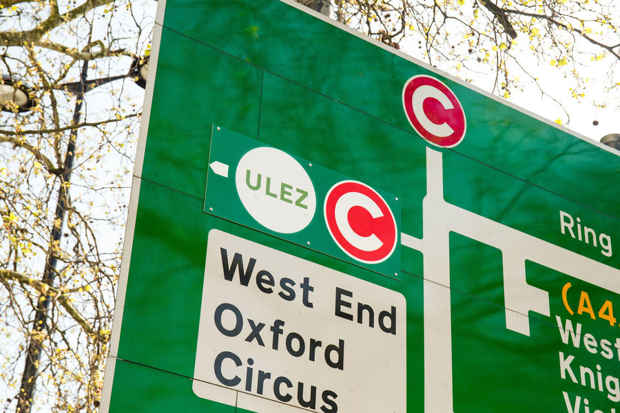 ULEZ sign close-up pointing to Oxford Circus