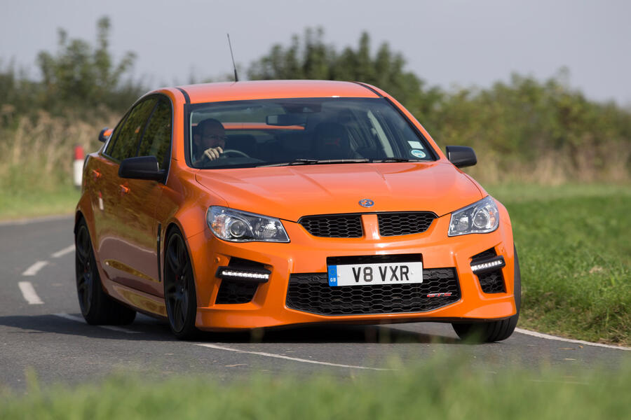 BMW M3 对比奥迪 RS3，四驱运动房车对决