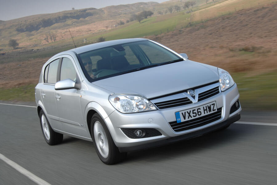 2007 Vauxhall Astra â€“ front driving