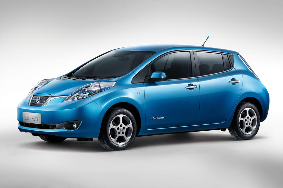 Venucia e30 2011 front quarter