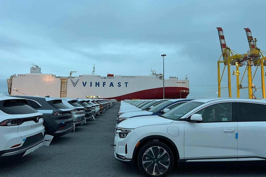 Vinfast VF8s parked at dock
