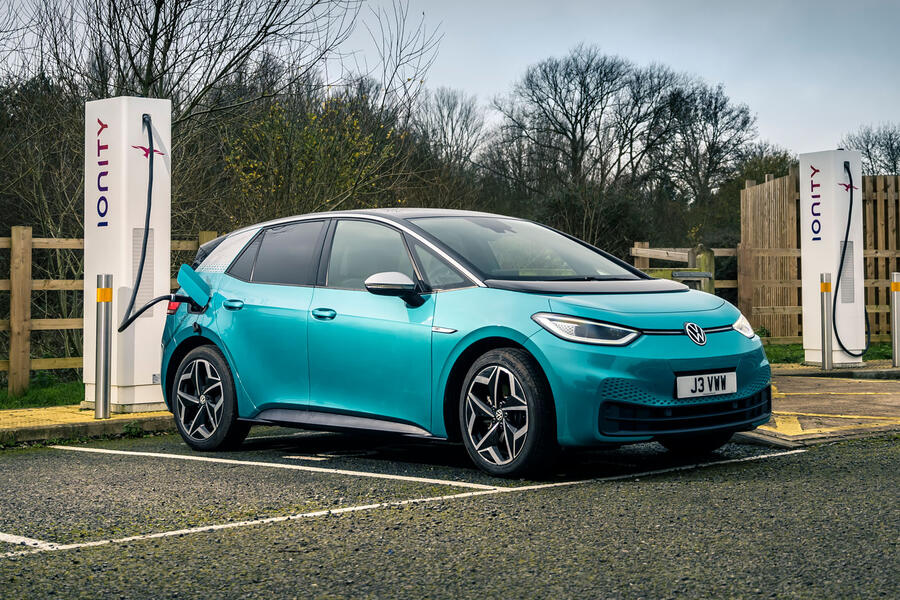 Volkswagen id3 2022 front quarter charging