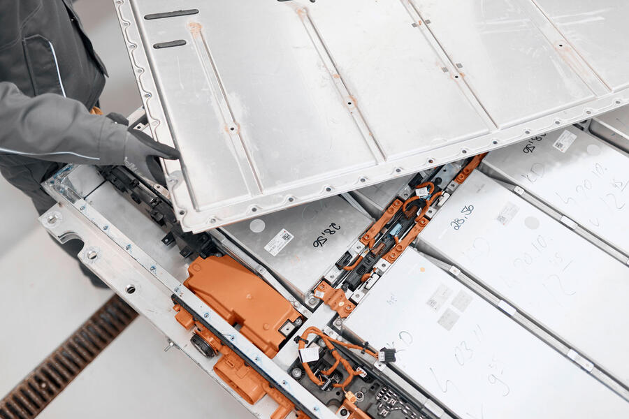 Volkswagen salzgitter battery pack production 0