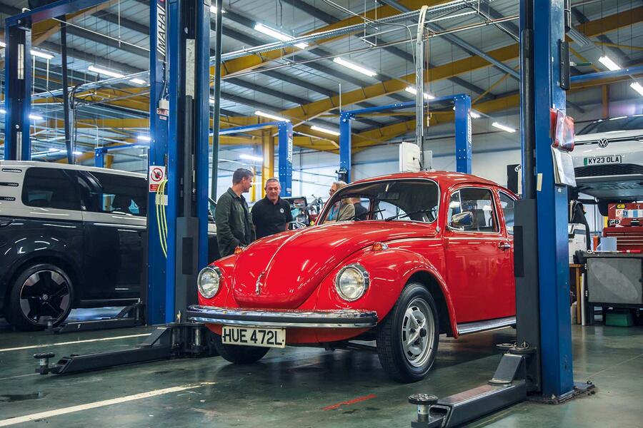 volkswagen beetle front three quarter garage