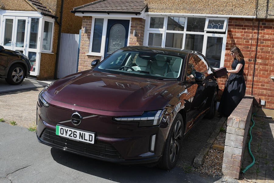Home charging Volvo ES90