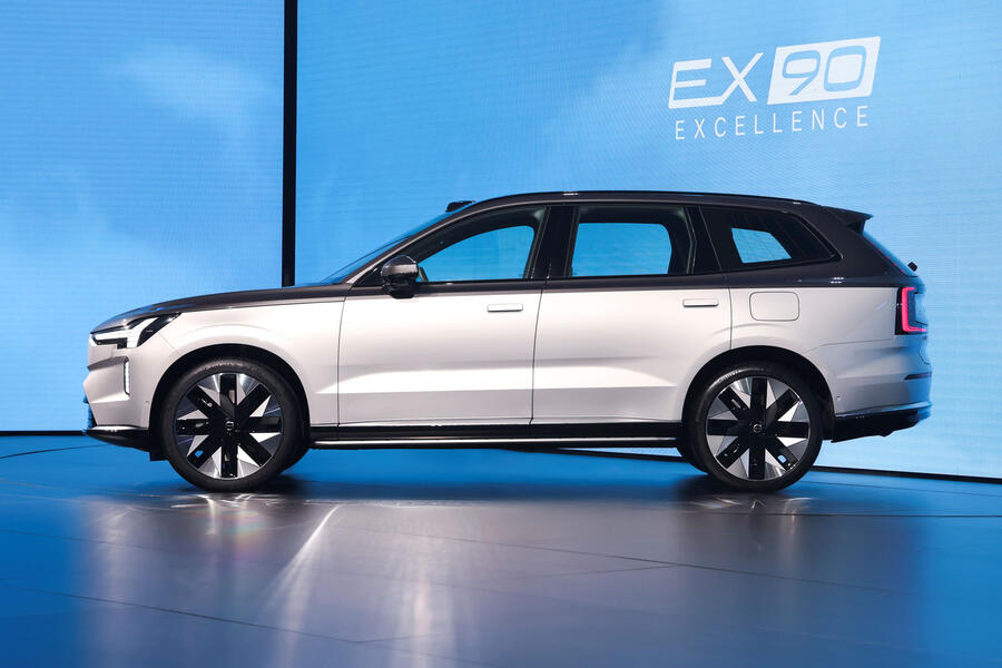 Volvo EX90 en peinture bicolore noir et argent – ​​côté statique