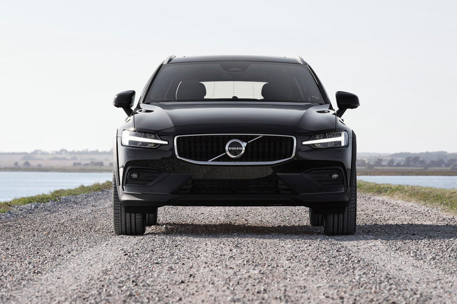 Volvo v60 cross country front