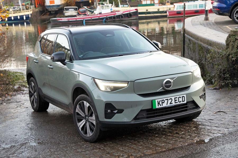 Volvo XC40 connected  dockside
