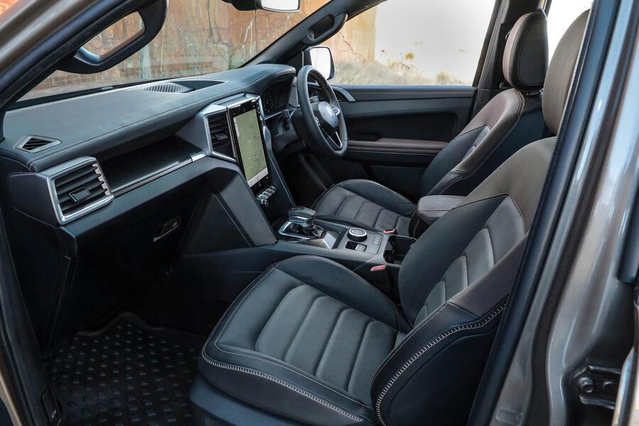 Vw amarok 2022 interior side