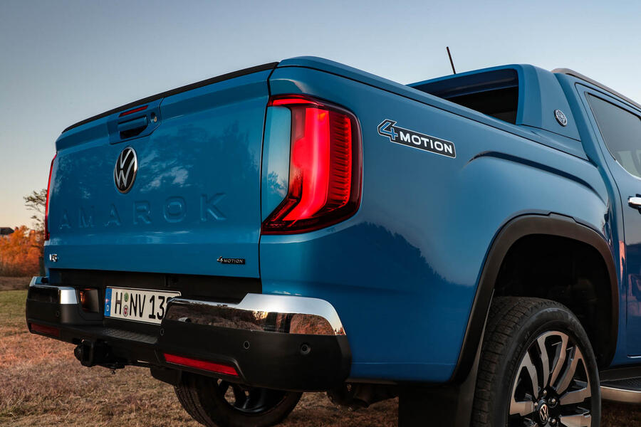 Vw amarok 2022 rear detail