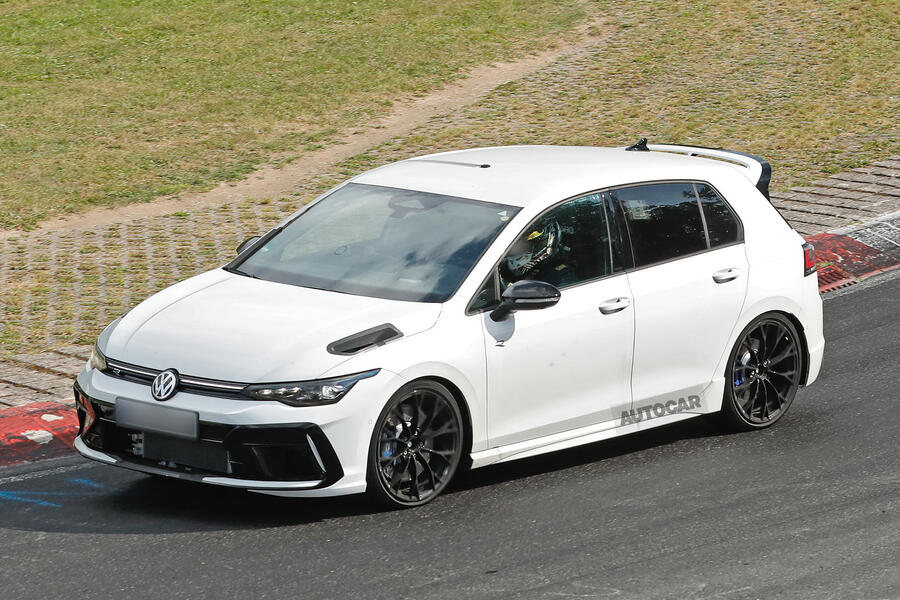 Volkswagen Golf R five-cylinder on Nurburgring – front quarter