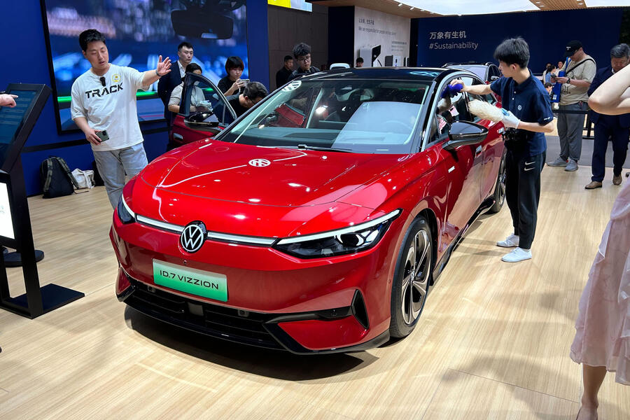 Vw id7 vizzion 2023 front quarter static shanghai