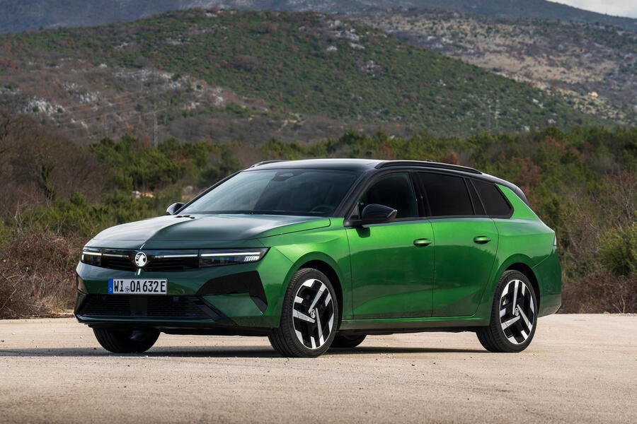 Vauxhall Astra Sports Tourer &ndash; front quarter