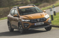 1 Dacia Sandero Stepway 2021 RT hero front 1 Dacia Sandero Stepway 2021 RT hero front