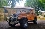 Jeep CJ-7 - front