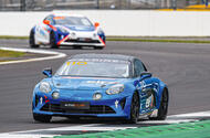 Alpine A110 curb 1__0 1__0 Alpine A110 curb Meilleur interprète: Racing a Alpine A110 à Silverstone 1 0