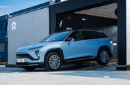 Nio ES6 2022 saindo da estação de substituição de bateria