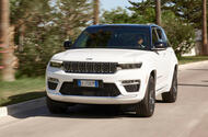 jeep grand cherokee review 2023 01 tracking front jeep grand cherokee review 2023 01 tracking front
